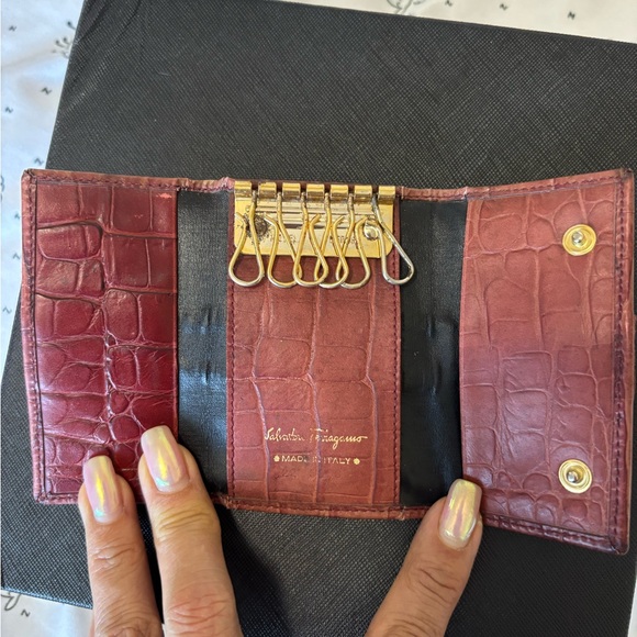 Ferragamo brown Croc-Embossed key holder - Picture 2 of 3
